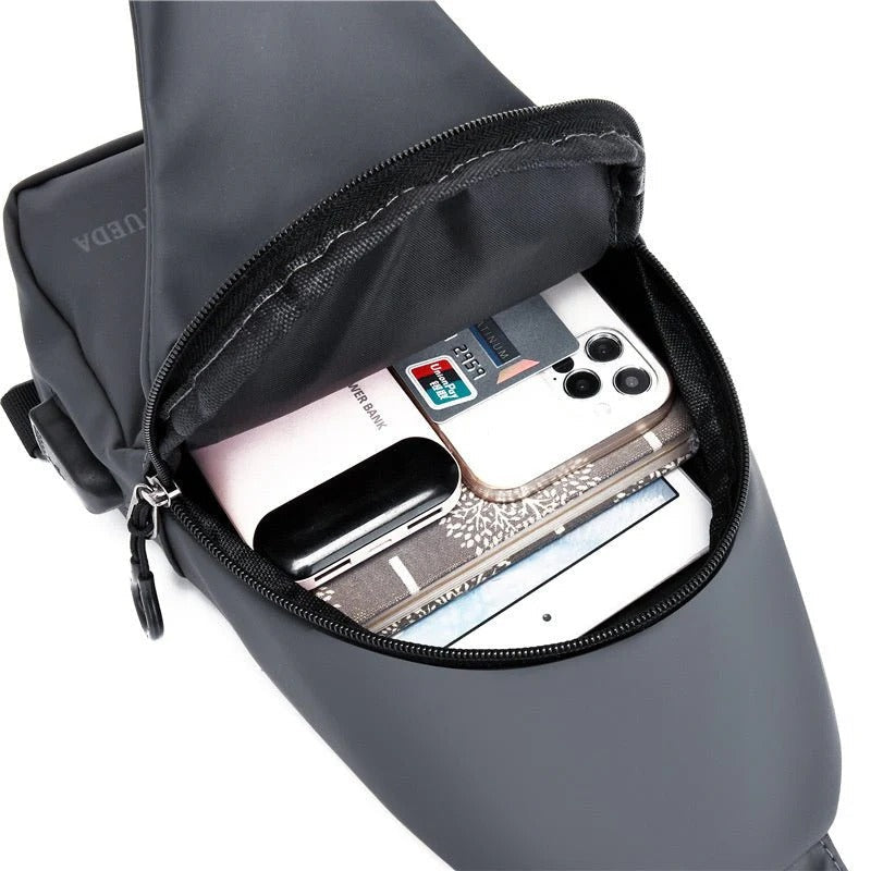 Sporty Crossbody with Style & Function 🧢🔥